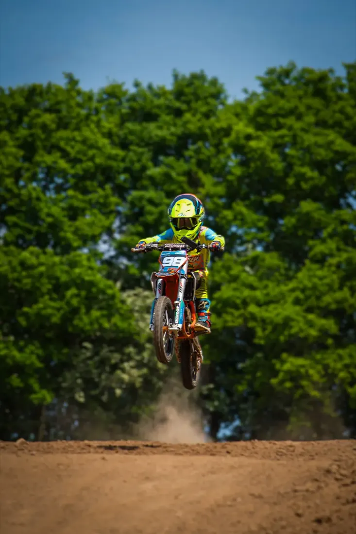 Henry Wilcox jumping front-on, #98 plate up